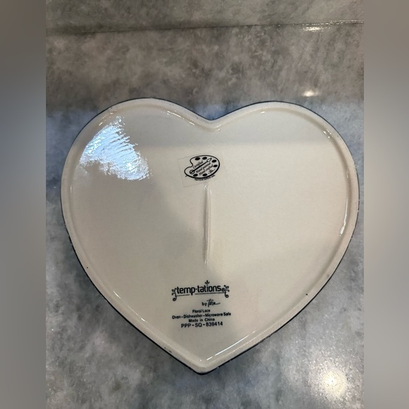 Temptations by Tara Floral Lace Set of 3 Heart Shaped Plates - Varies sizes - Picture 7 of 16